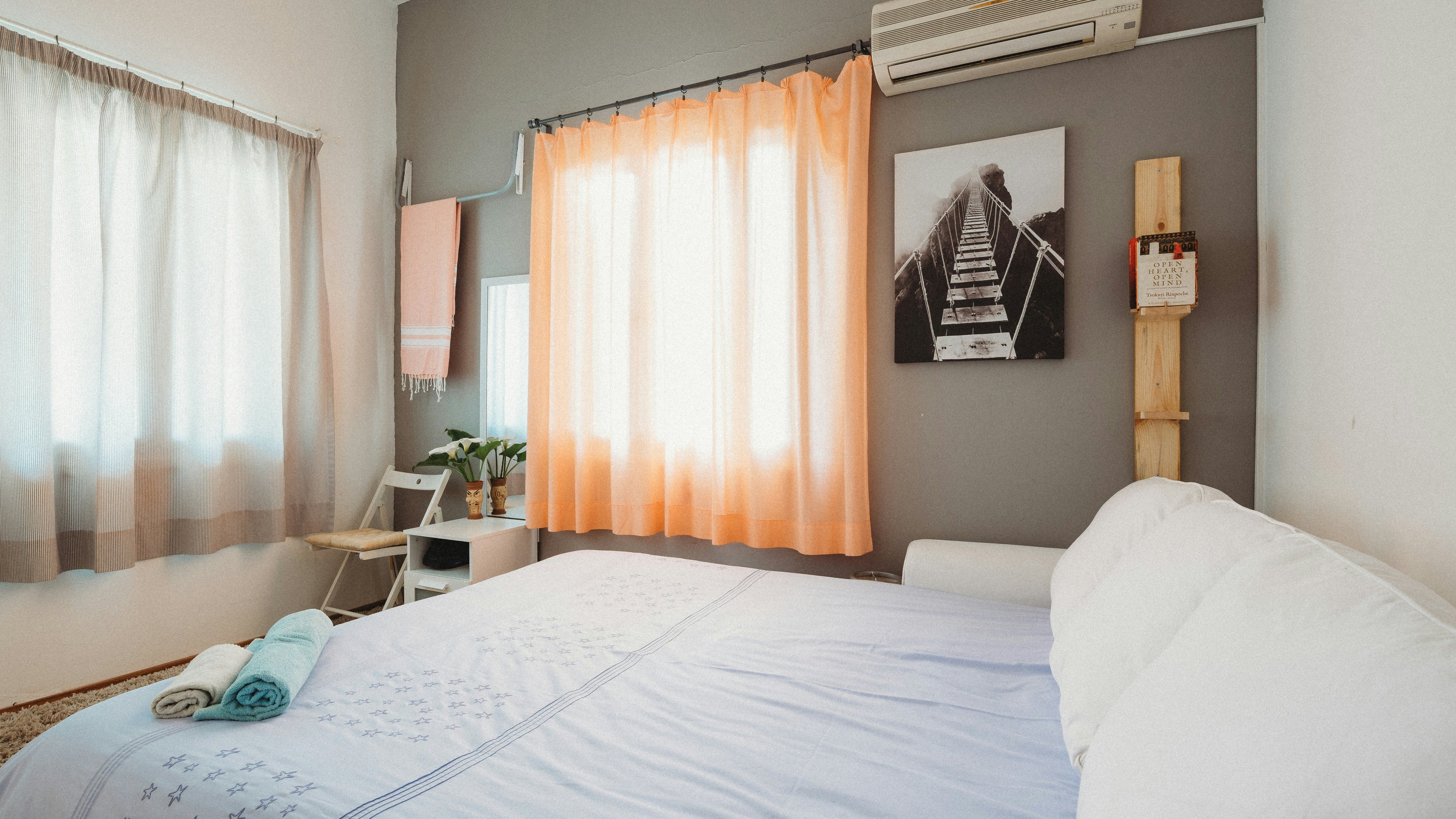 Where to Buy Wholesale Furniture for Airbnb and Short-Term Rentals