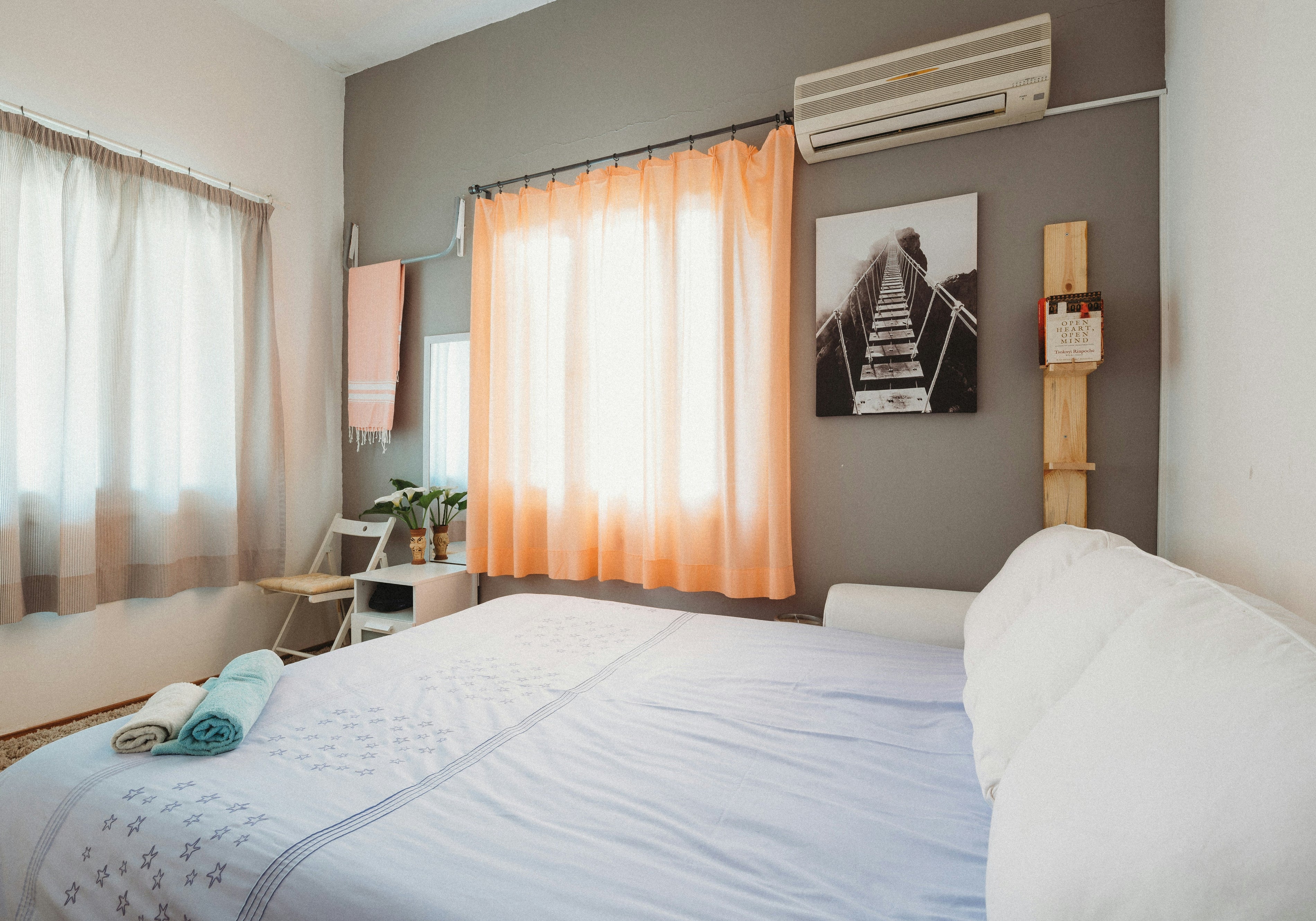 Where to Buy Wholesale Furniture for Airbnb and Short-Term Rentals