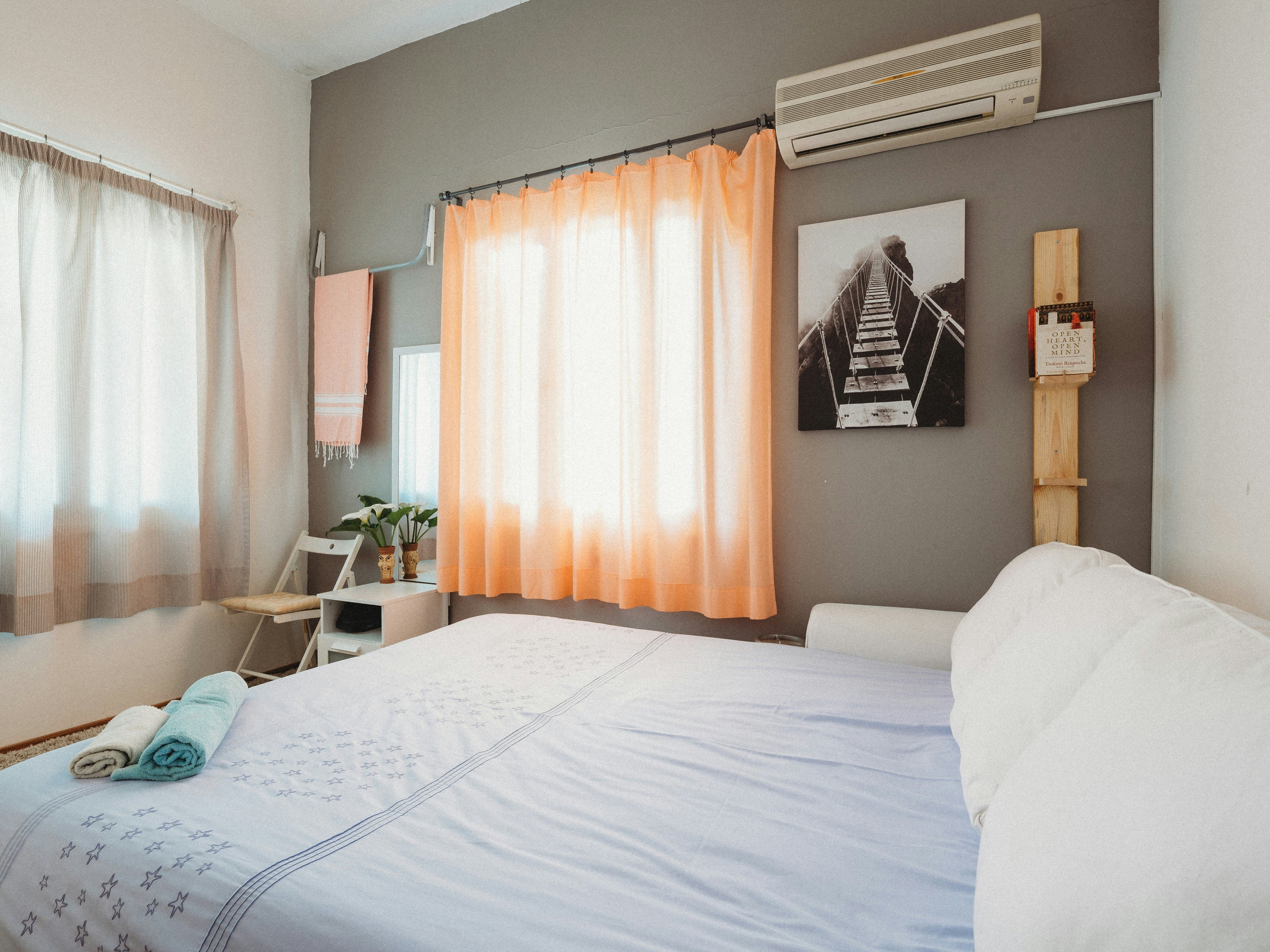 Where to Buy Wholesale Furniture for Airbnb and Short-Term Rentals