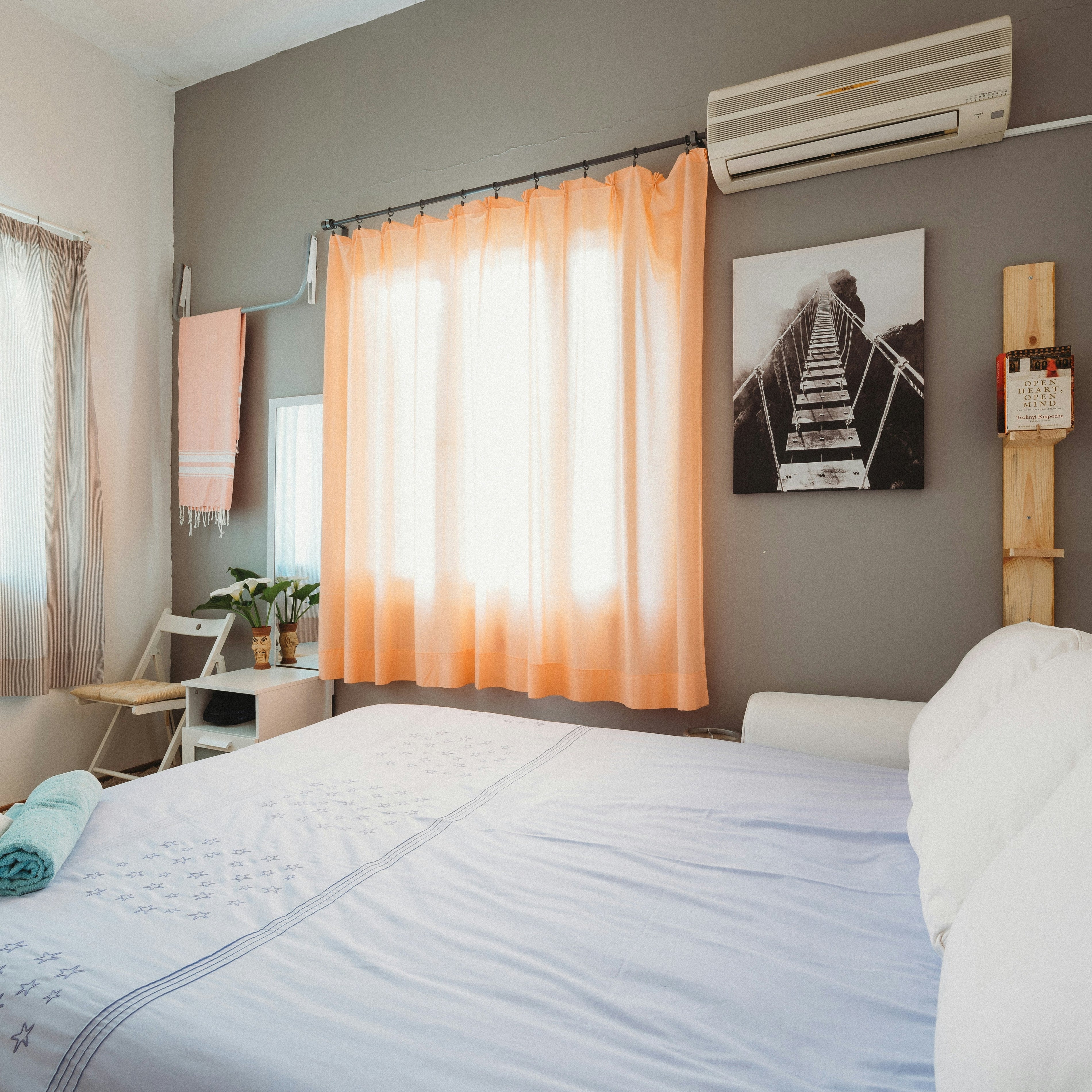 Where to Buy Wholesale Furniture for Airbnb and Short-Term Rentals
