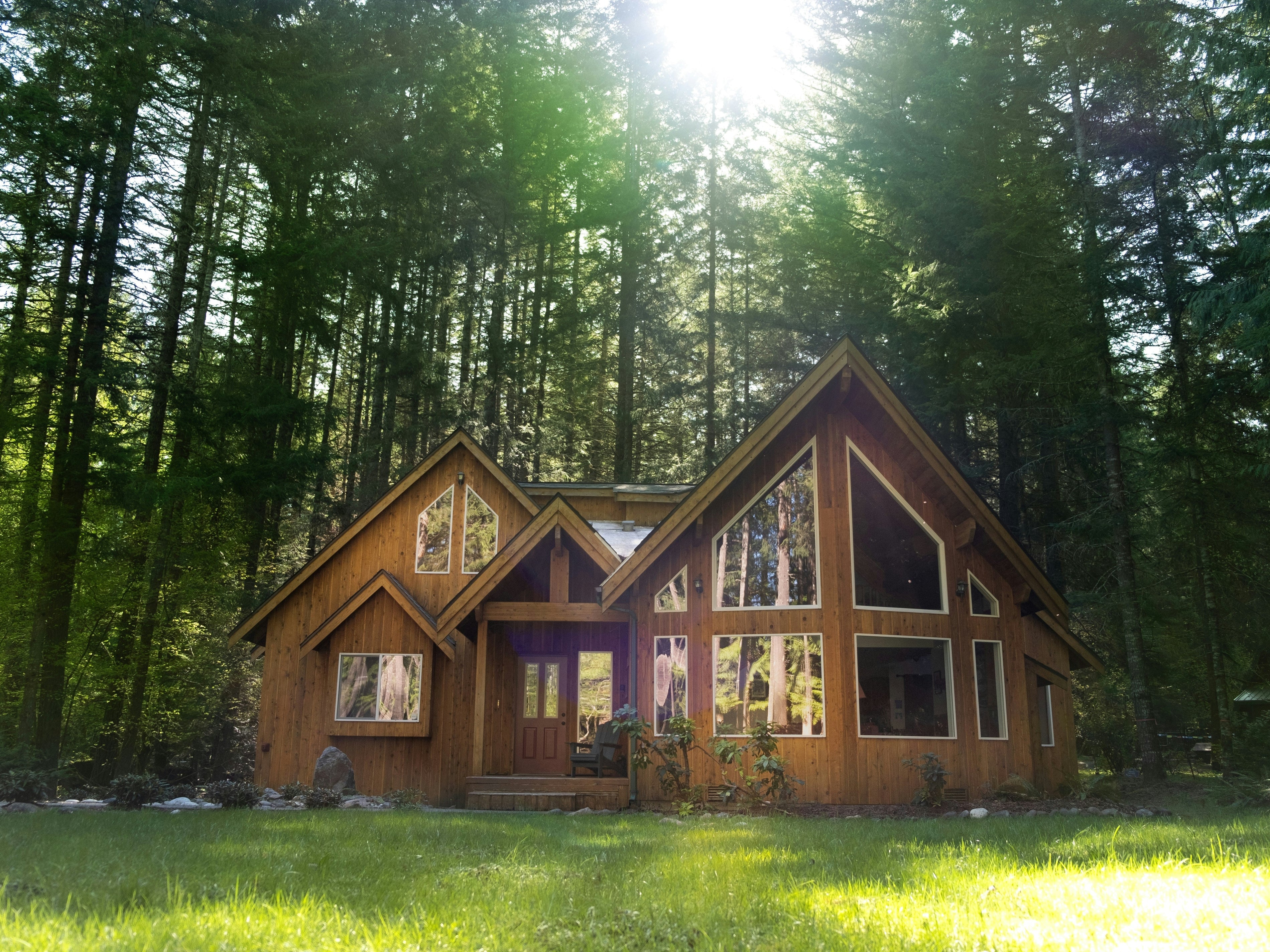How to Furnish an Airbnb: Save More, Earn More, and Get Paid When Guests Love Your Space