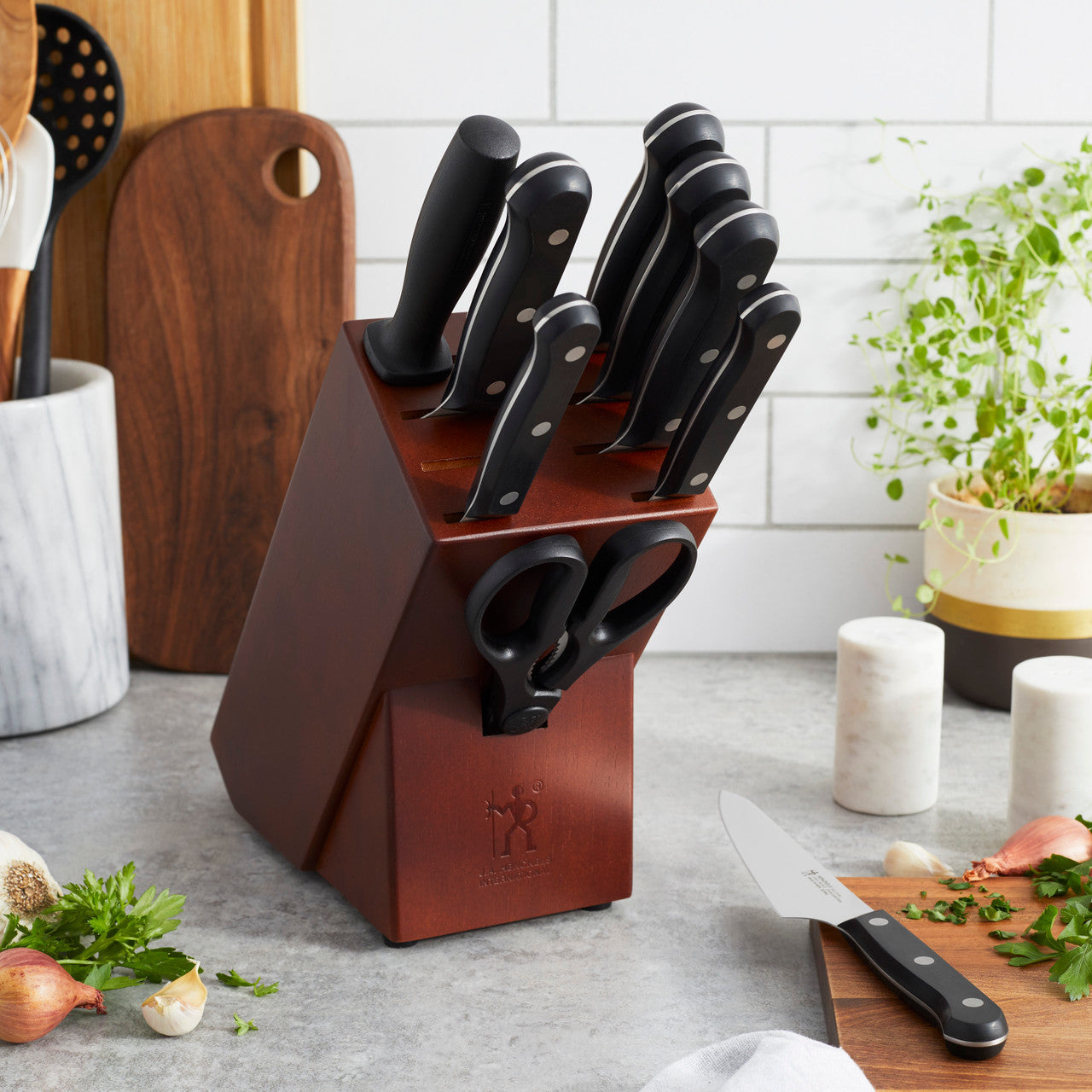 Henckels Solution 10-pc Knife block set, Chef Knife, Paring Knife, Utility Knife, Bread Knife, Black, Stainless Steel