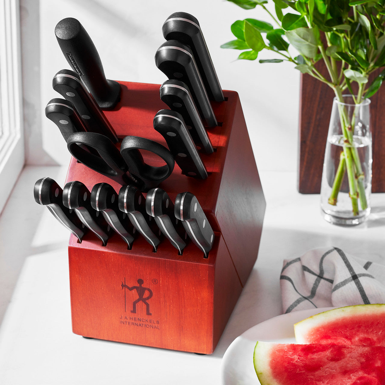 Henckels Solution Razor-Sharp 15-pc Knife Set, German Engineered Informed by 100+ Years of Mastery, Chefs Knife