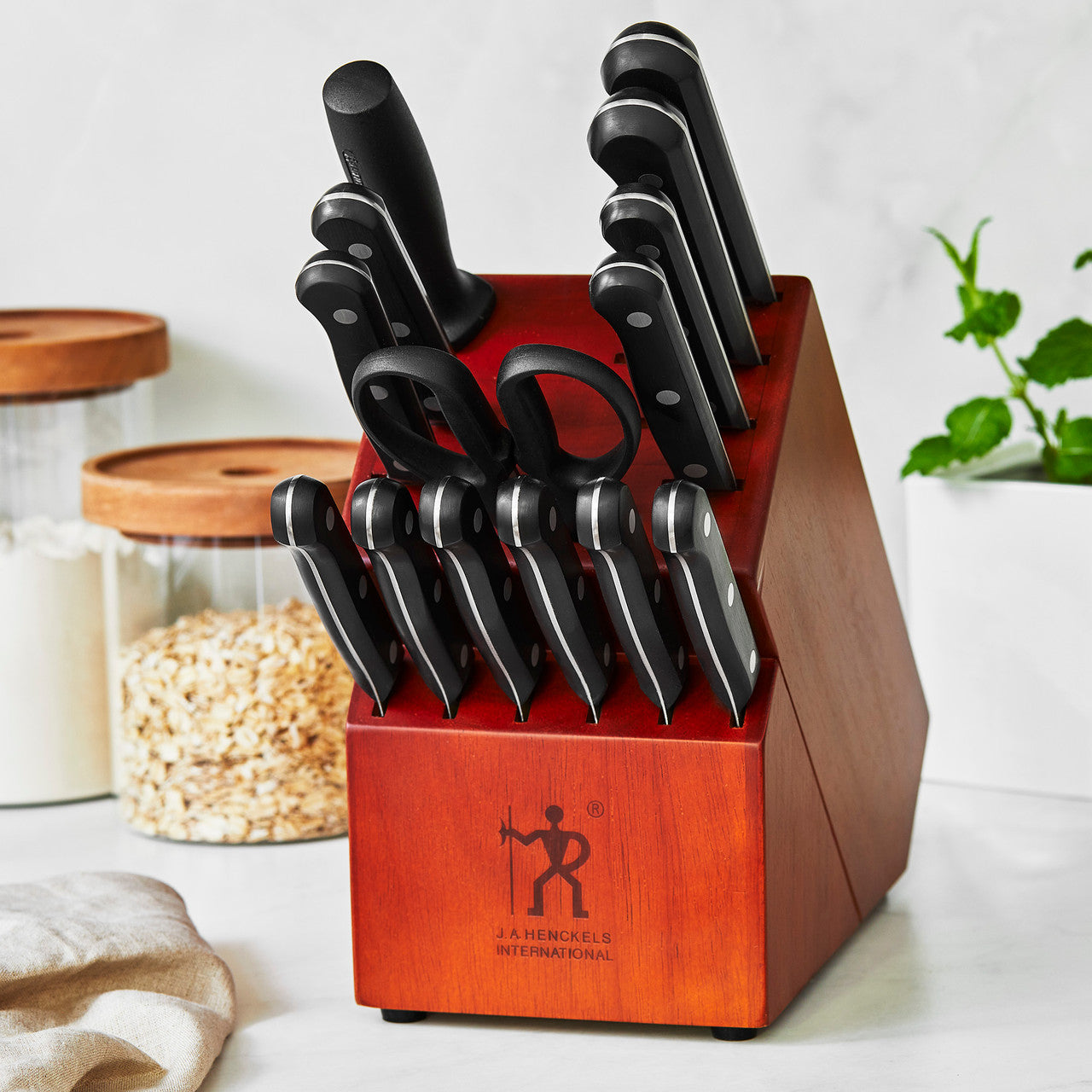 Henckels Solution Razor-Sharp 15-pc Knife Set, German Engineered Informed by 100+ Years of Mastery, Chefs Knife