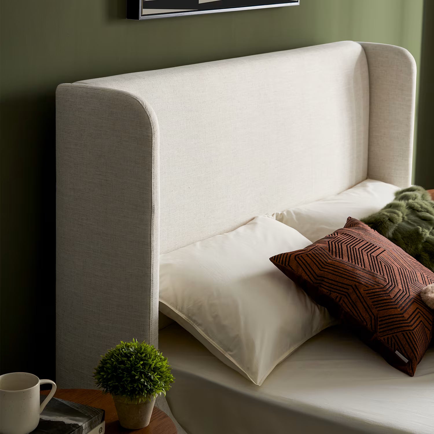 Dalton Bed with 2 Harper Side Table Set