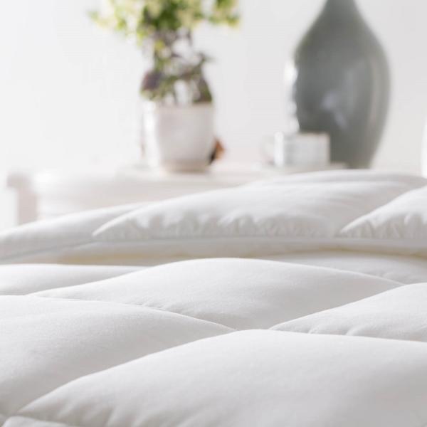 Weekender Down Alternative Microfiber Comforter