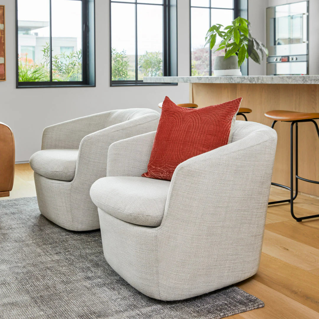 Turoy 32.5" Swivel Lounge Chair