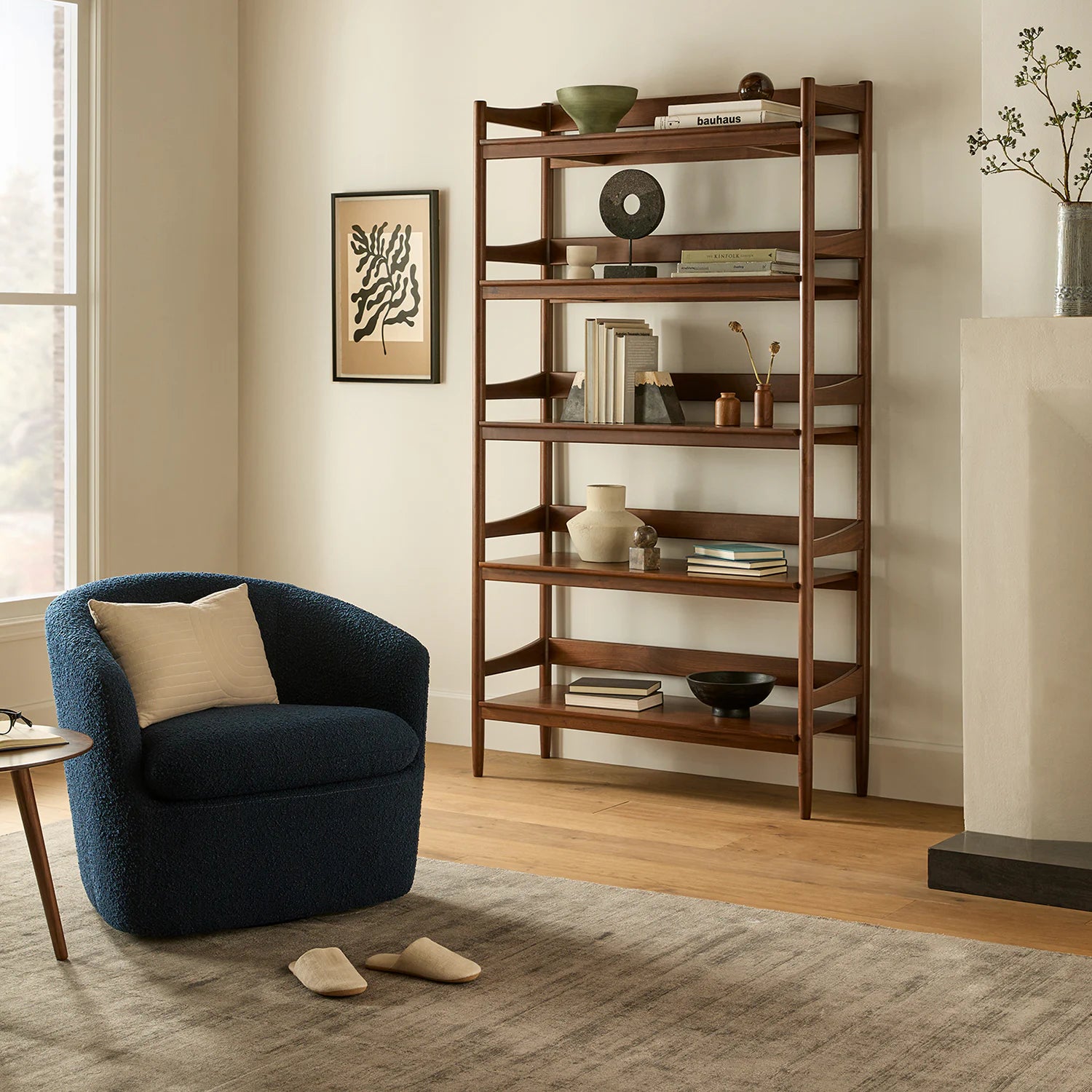 Turoy 32.5" Swivel Lounge Chair